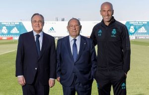 توماس مولر در تعقیب گیگز برای رکوردشکنی بدست آوردن جام 3 توماس مولر در تعقیب گیگز برای رکوردشکنی بدست آوردن جام