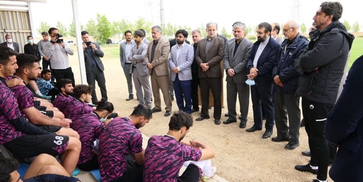 رحمتی و شاگردانش پیش از فینال جام حذفی پاداش صعود را دریافت نمودند2