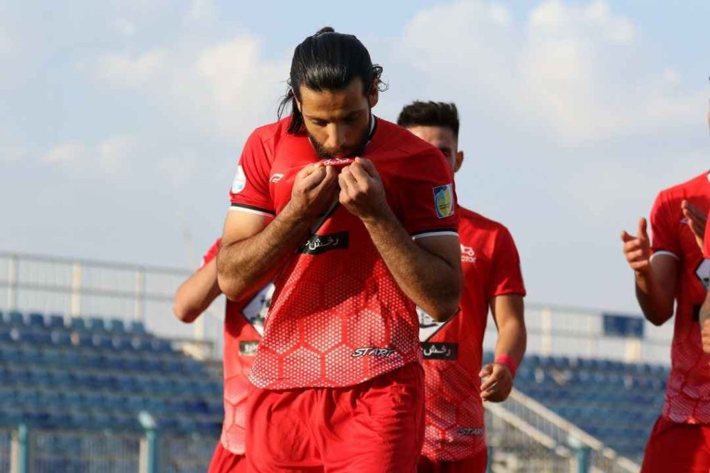 عباس زاده در لیست فروش قرار گرفت اما در تمرین حاضر شد