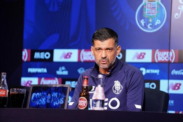 سرمربی پورتو و خانواده اش مورد تهاجم با سنگ شدند