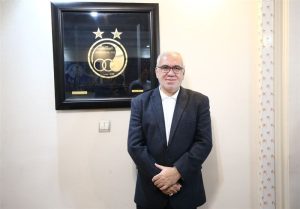 اولویت فتح الله زاده پیگیری مطالبات بازیکنان و بدهی های باشگاه می باشد 1 اولویت فتح الله زاده پیگیری مطالبات بازیکنان و بدهی های باشگاه می باشد2