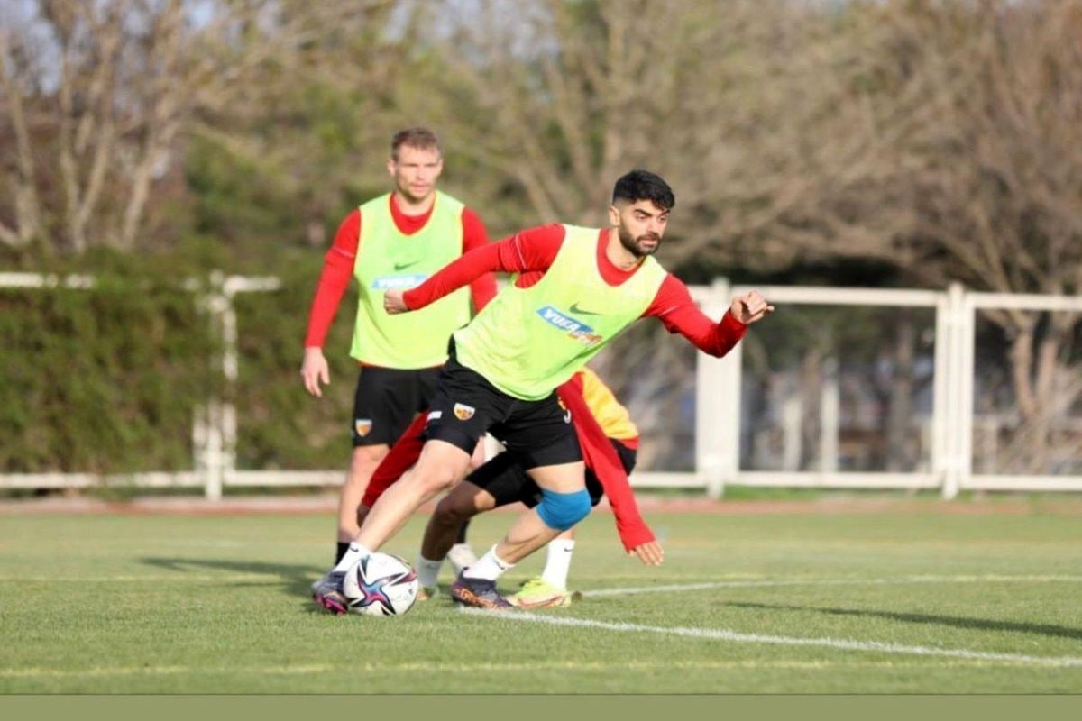 بازگشت علی کریمی به تمرینات کایسری اسپور2