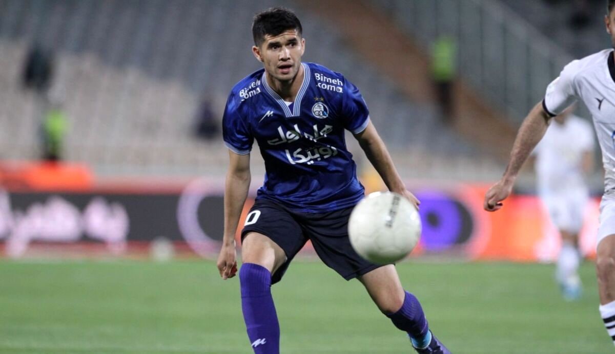 هافبک تهاجمی ازبکستانی استقلال که وضعیتش هنوز مشخص نیست