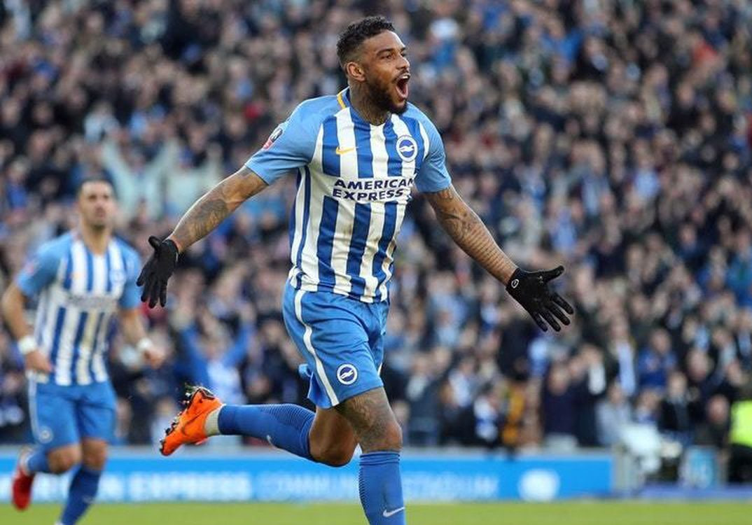 مهاجم سابق پرسپولیس در انگلیس بازی لیورپول_برایتون را از نزدیک تماشا کرد2