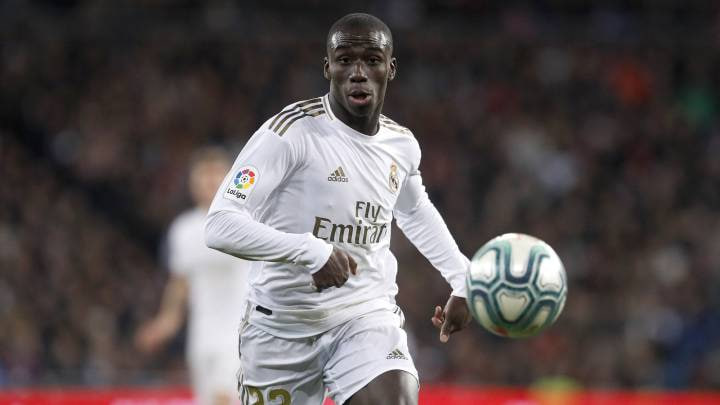 نمایش ضعیف مندی مقابل ویا رئال او را مقابل درب خروج قرار داده است