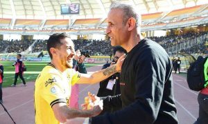از نظر فنی سرمربی پرسپولیس مربی بزرگی می باشد. 2 از نظر فنی سرمربی پرسپولیس مربی بزرگی می باشد.