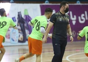 حضور مربی محروم بر روی نیمکت تیم مس سونگون در حضور نماینده سازمان لیگ 1 حضور مربی محروم بر روی نیمکت تیم مس سونگون در حضور نماینده سازمان لیگ1