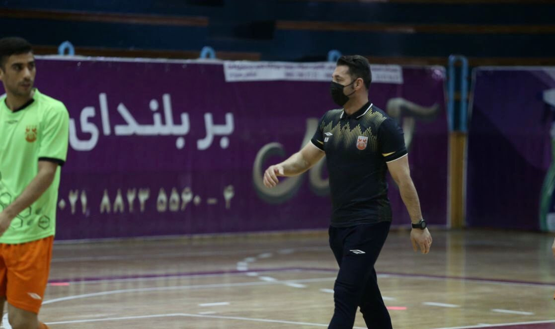 حضور مربی محروم بر روی نیمکت تیم مس سونگون در حضور نماینده سازمان لیگ2