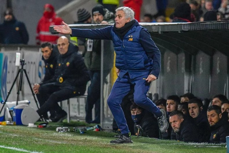 سرمربی تیم رم گفت نیازی به تعریف و تمجید ندارد1