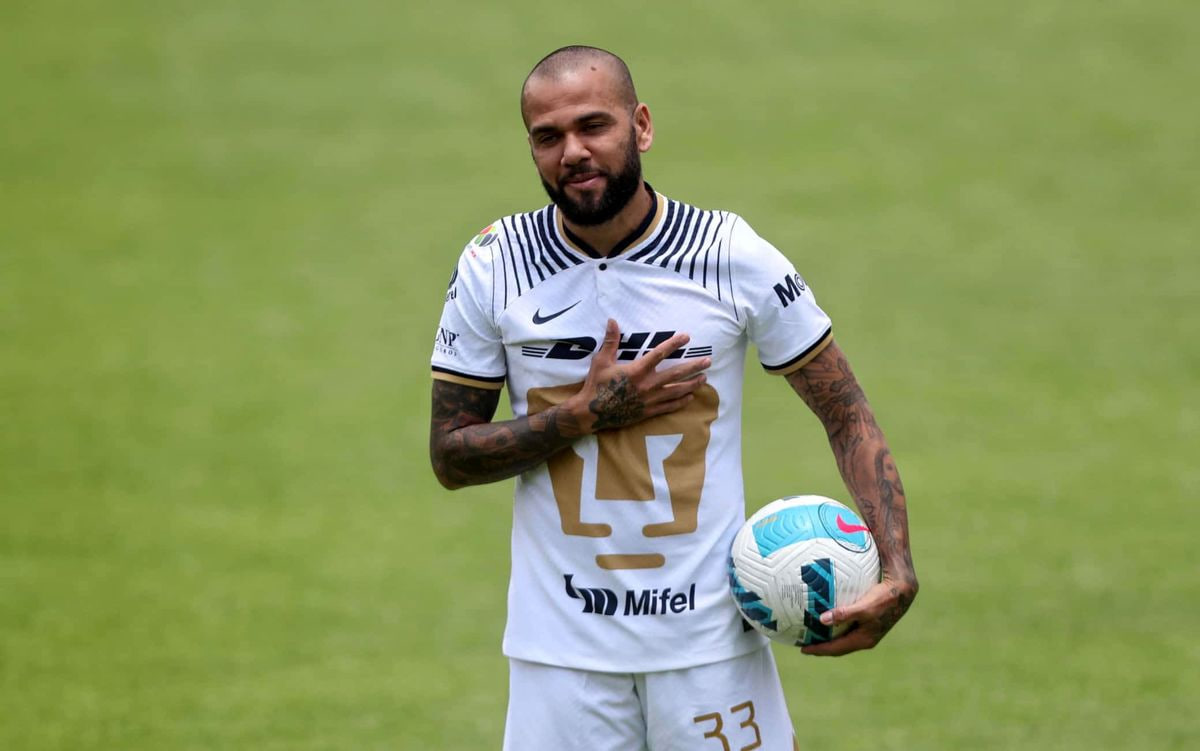 برگزاری مسابقات فوتبال در زندان با حضور دنی آلوس1