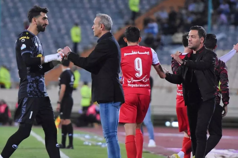 درگیری بازیکنان پرسپولیس برای شادی با هواداران