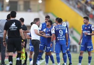 بازیکنان خط خورده استقلال مقابل نفت آبادان 2 بازیکنان خط خورده استقلال مقابل نفت آبادان1