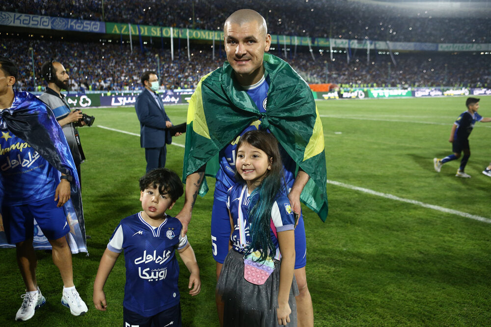 استقلال برای تمدید با مدافع برزیلی دست به کار شد