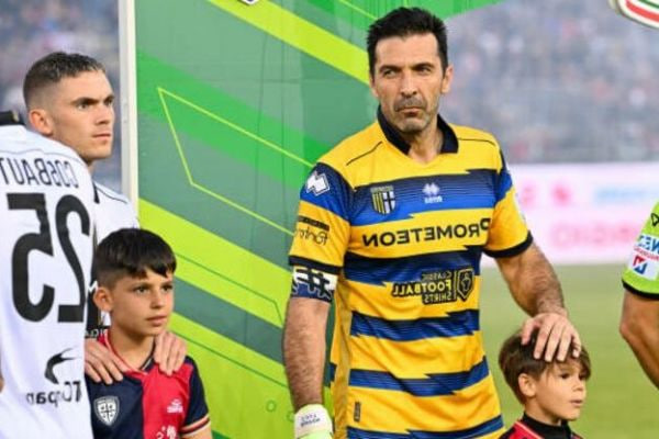 بوفون در آستانه آویزان کردن دستکش هایش می باشد