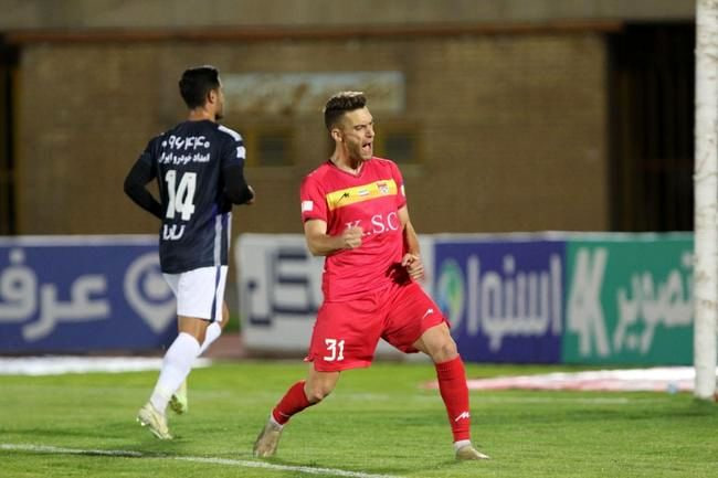 هافبک مورد علاقه نکونام این بار در استقلال