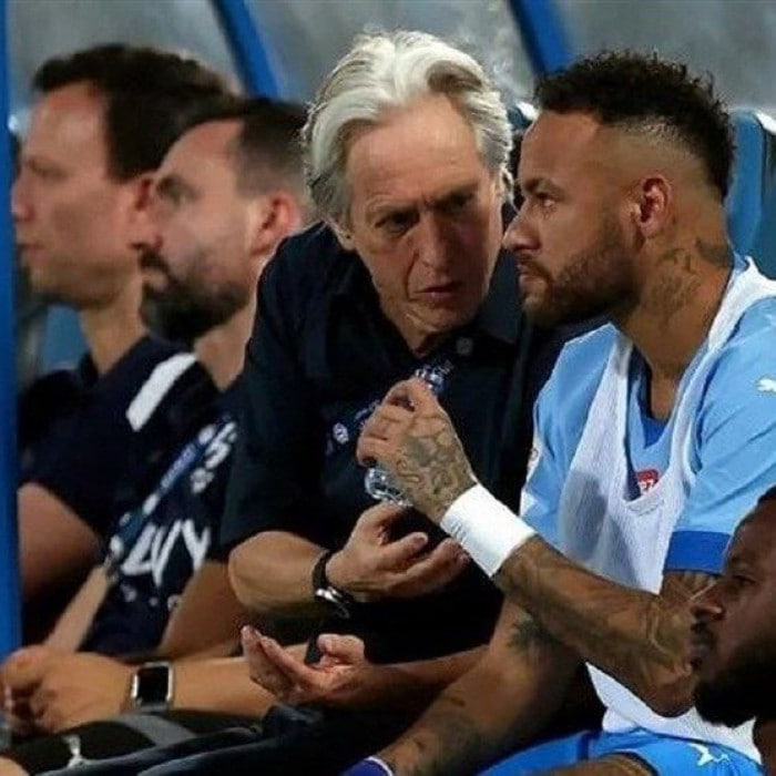 تهدید سرمربی الهلال به اخراج پیش از بازی مقابل نساجی