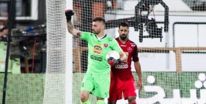 جریمه دیر کرد مطالبات دروازه بان کروات سابق پرسپولیس را فیفا پرداخت می کند