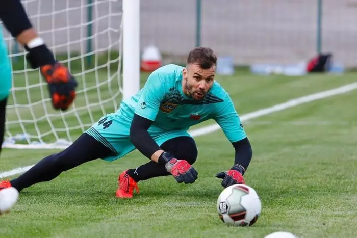 جریمه دیر کرد مطالبات دروازه بان کروات سابق پرسپولیس را فیفا پرداخت می کند1