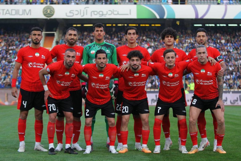 هواداران تراکتور در تمرین سرمربی اسپانیایی را تشویق کردند