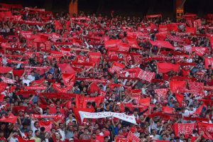 هواداران تراکتور در تمرین سرمربی اسپانیایی را تشویق کردند 1 هواداران تراکتور در تمرین سرمربی اسپانیایی را تشویق کردند1