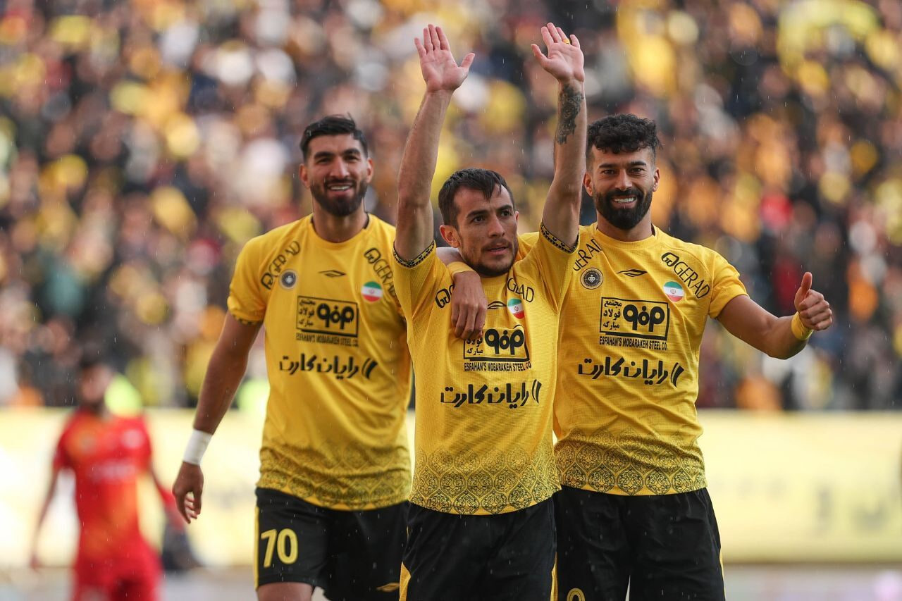 سپاهان با قدرت لیگ را ادامه می دهد1