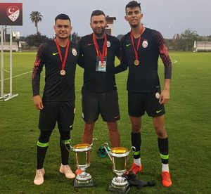 گلر ایرانی راهی اروپا شد 2 گلر ایرانی راهی اروپا شد