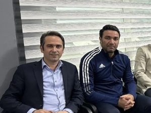 ازمیان مدیر عامل و سرمربی یک نفر خواهد رفت 3 ازمیان مدیر عامل و سرمربی یک نفر خواهد رفت1