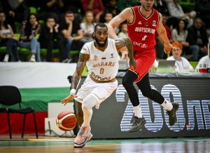 شکست قدرت های بسکتبال جهان در یک شب2