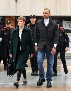 دنی آلوز پس از 14 ماه از زندان آزاد شد 3 دنی آلوز پس از 14 ماه از زندان آزاد شد2