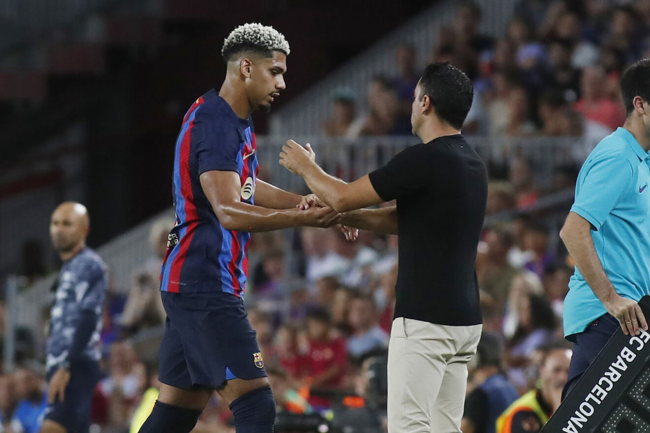 سرمربی بارسلونا به بازیکنانش هشدار داد1