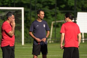 مشکل اصلی تیم ملی امید عدم حضور مربیان با سبک می باشد 2 مشکل اصلی تیم ملی امید عدم حضور مربیان با سبک می باشد1