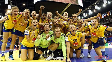 بازیکنان سوئدی برای خود تشک جدید خریدند1