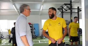 هواداران الاتحاد بار دیگر از بنزما خشمگین شدند 2 هواداران الاتحاد بار دیگر از بنزما خشمگین شدند