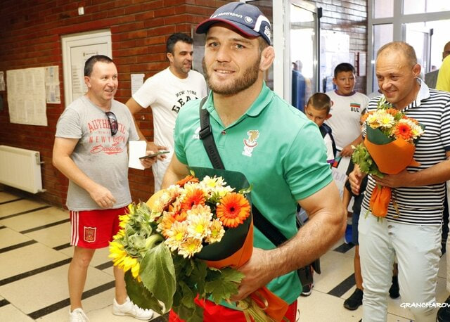 رقیب یزدانی شهروند افتخاری بلغارستان شد2