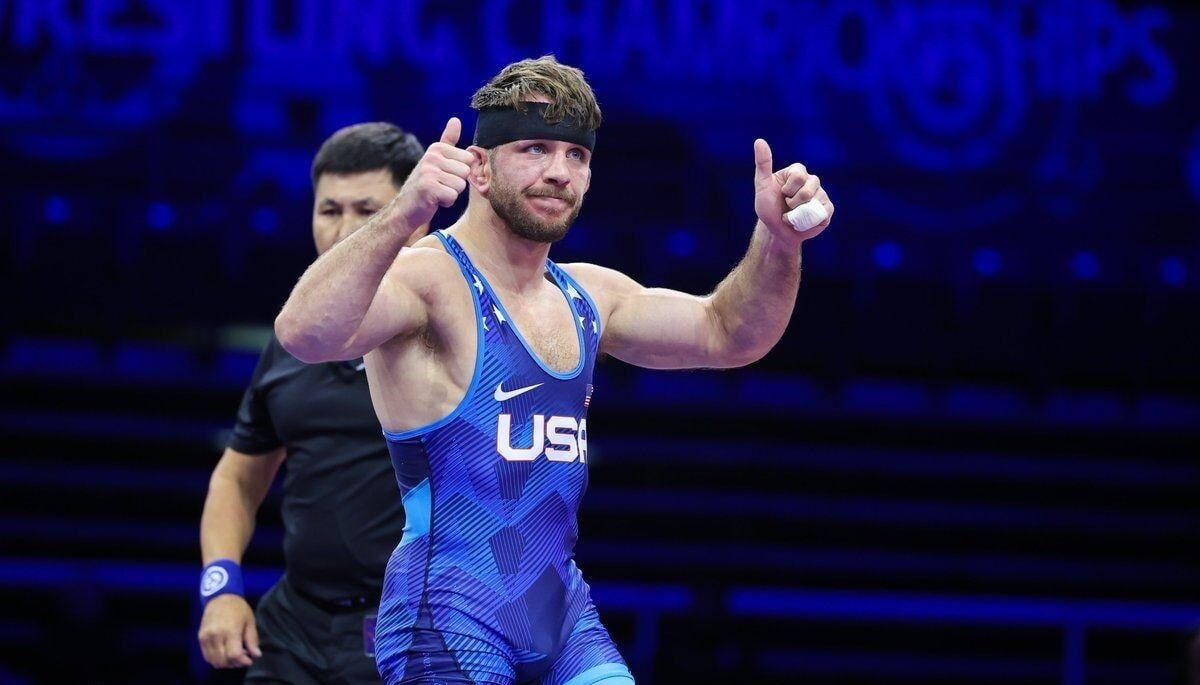 کشتی گیر آمریکایی حاضر در المپیک پاریس مربی کشتی کج شد1