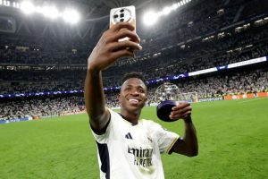 وینیسیوس همچنان درگیر حاشیه است