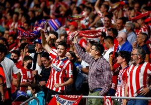 به دلیل رفتار هواداران اتلتیکو مادرید این باشگاه جریمه شد2