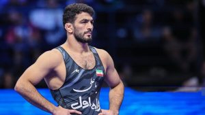 تعیین وزن حسن یزدانی پس از معاینه دوم1