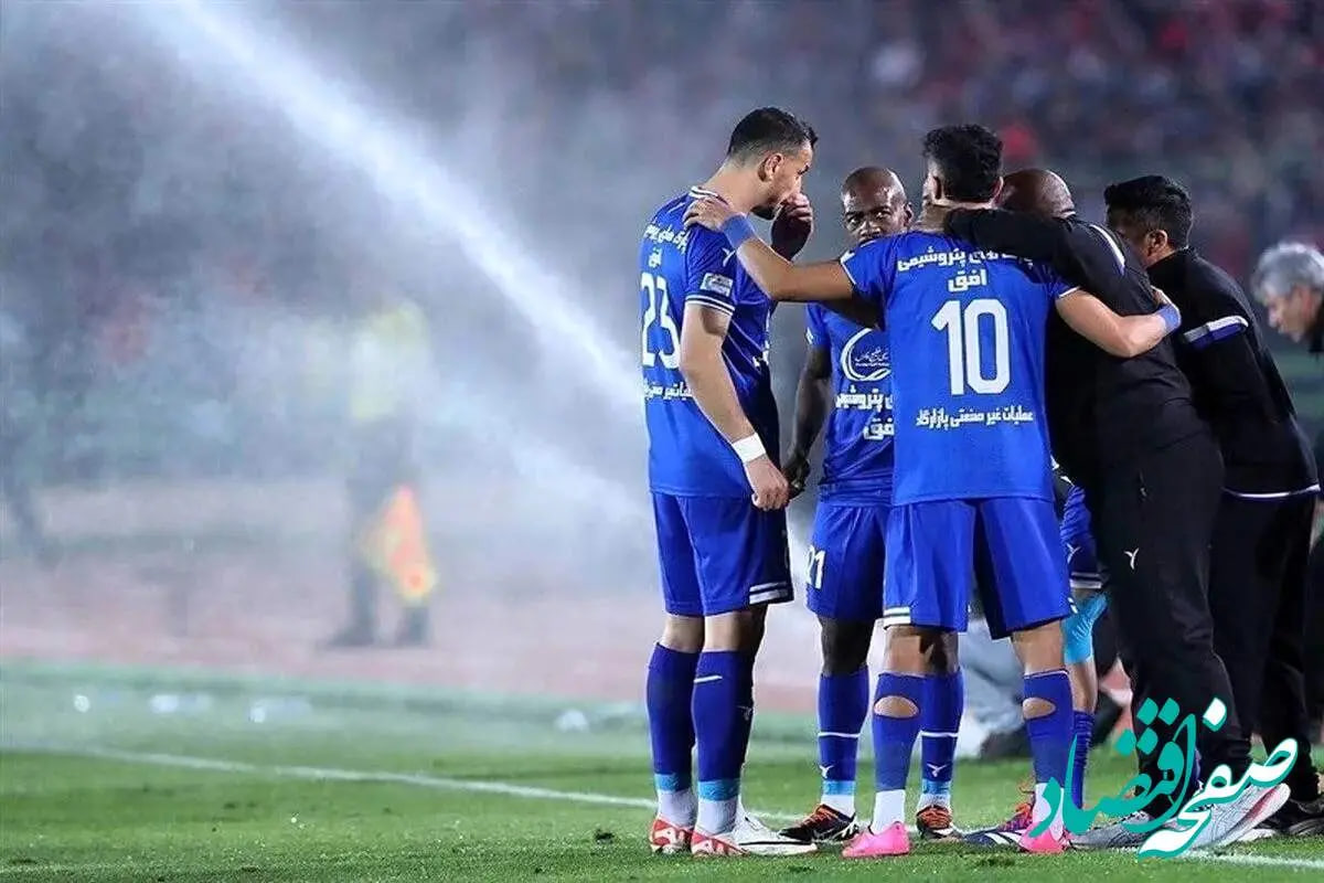 سرمربی استقلال به دنبال جذب بازیکن آزاد است