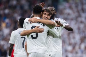 مدافع اسپانیایی با کهکشانی ها تمدید کرد