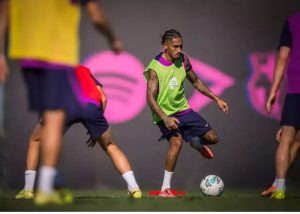 بازگشت رافینیا به تمرین بارسلونا؛ پدری هنوز دور از گروه