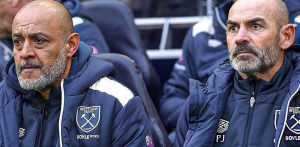 پاکو خمس جنجال به پا کرد؛ تنش روی نیمکت وستهام مقابل دوربین‌ها22