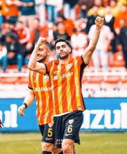 بازگشت علی کریمی به سپاهان؛ آخرین قطعه پازل نویدکیا 1 بازگشت علی کریمی به سپاهان؛ آخرین قطعه پازل نویدکیا